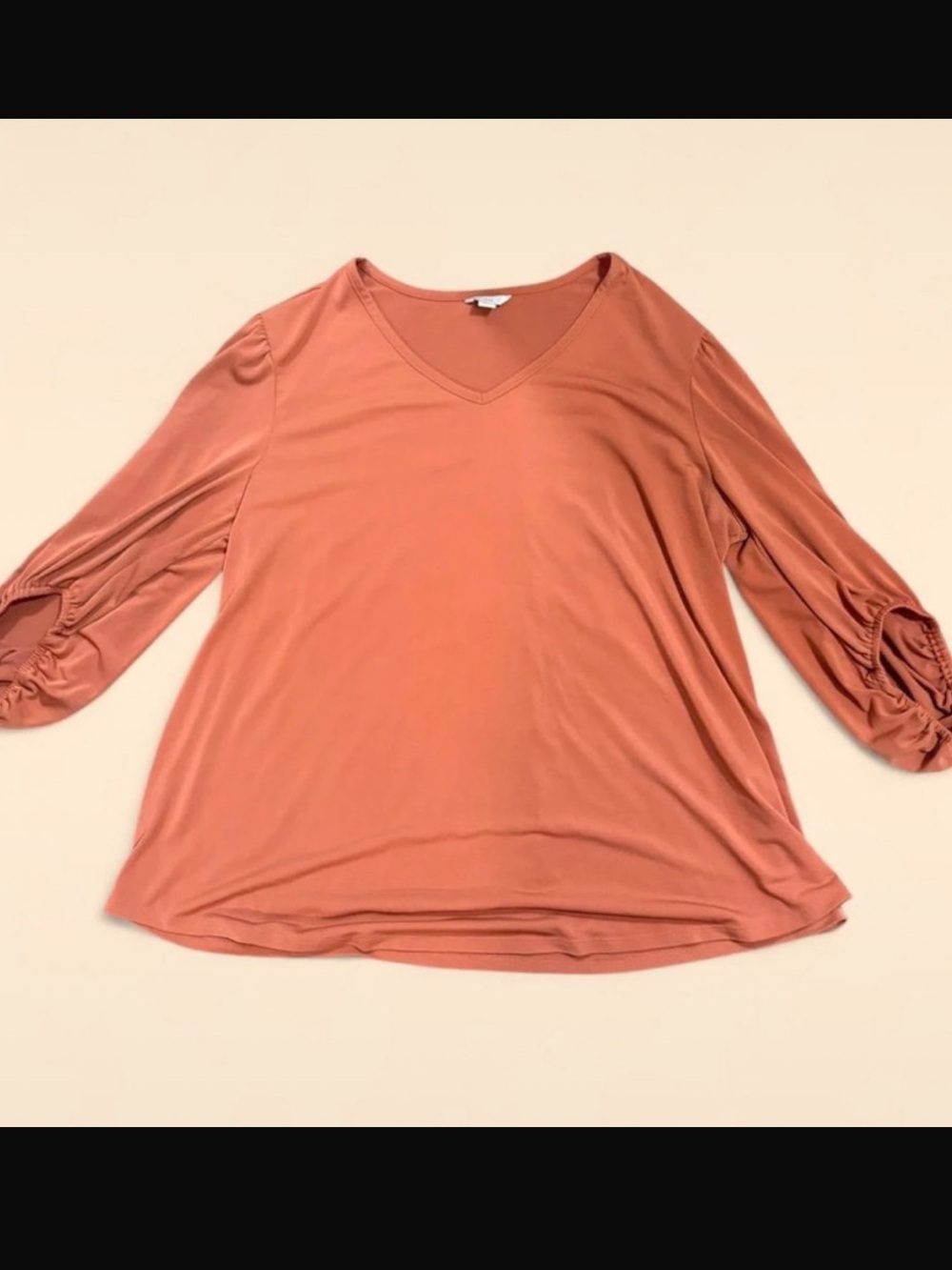 Women’s V-Neck Ruched Sleeve Tunic in Rust